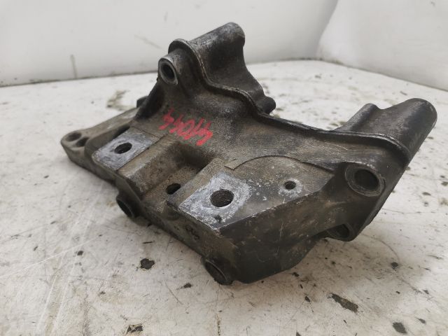 bontott VW GOLF IV Motor Tartó Bak (Fém)