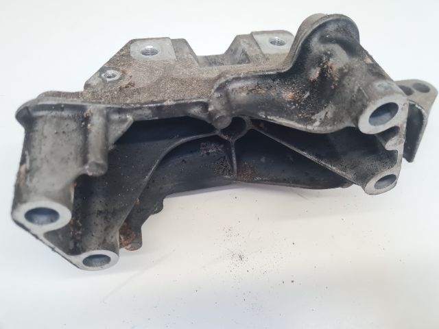 bontott VW GOLF IV Motor Tartó Bak (Fém)