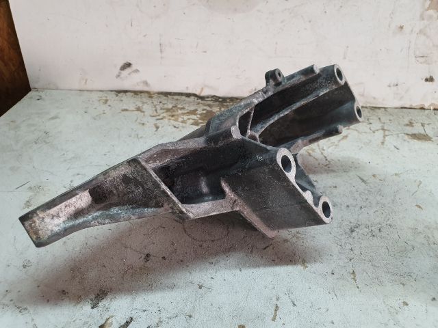 bontott VW GOLF IV Motor Tartó Bak (Fém)