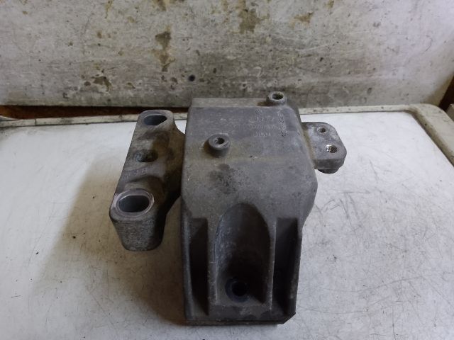 bontott VW GOLF IV Motor Tartó Bak (Fém)