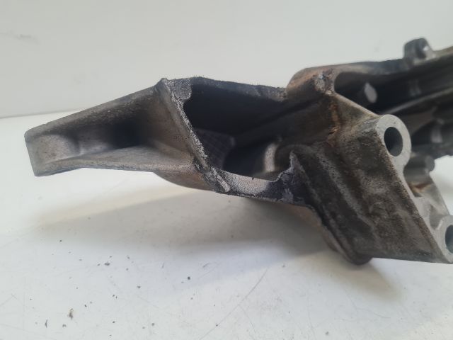 bontott VW GOLF IV Motor Tartó Bak (Fém)