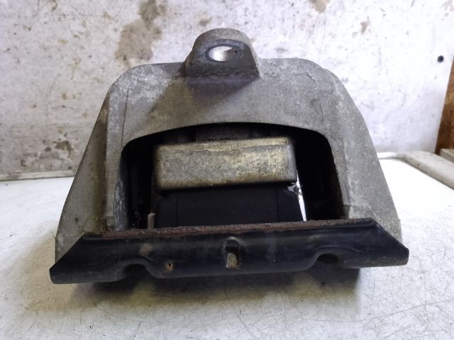 bontott VW GOLF IV Motor Tartó Bak (Fém)