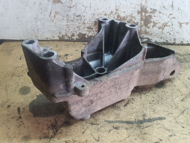 bontott VW GOLF IV Motor Tartó Bak (Fém)