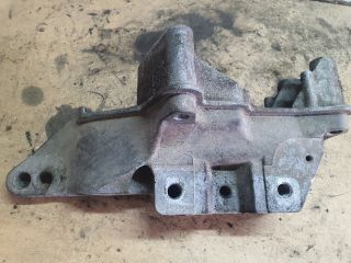 bontott VW GOLF IV Motor Tartó Bak (Fém)