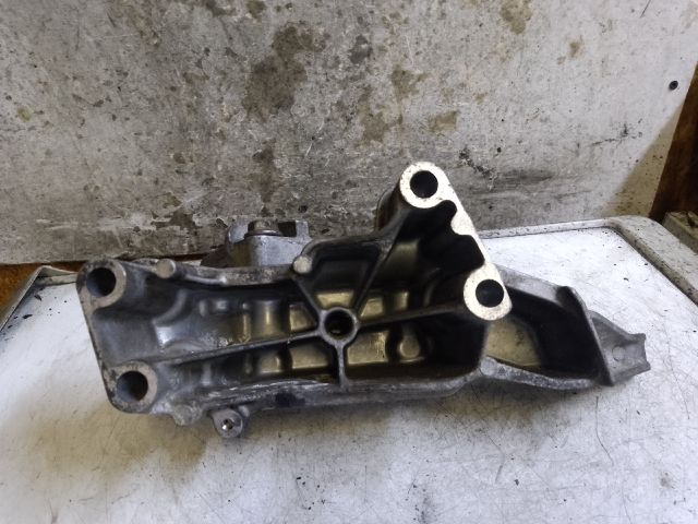 bontott VW GOLF IV Motor Tartó Bak (Fém)