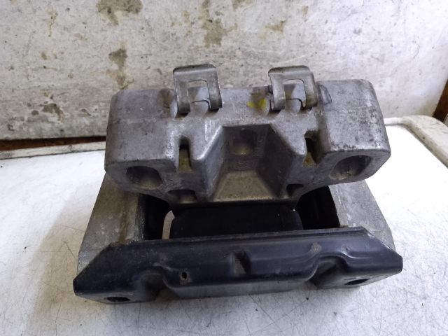 bontott VW GOLF IV Motor Tartó Bak (Fém)