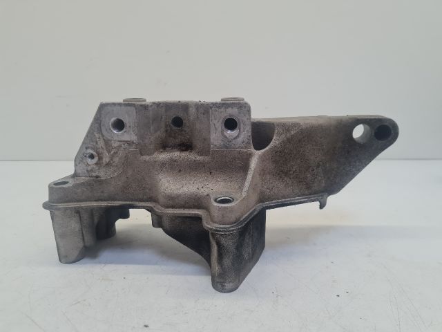 bontott VW GOLF IV Motor Tartó Bak (Fém)