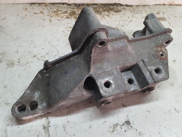 bontott VW GOLF IV Motor Tartó Bak (Fém)