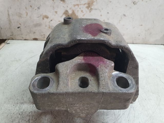 bontott VW GOLF IV Motor Tartó Bak (Fém)