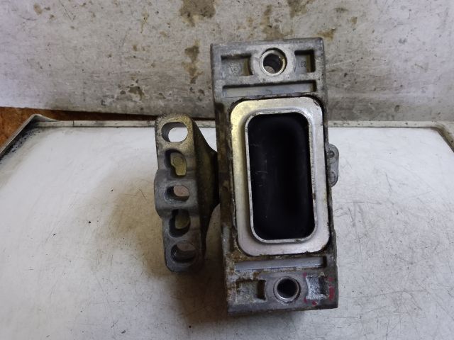 bontott VW GOLF IV Motor Tartó Bak (Fém)