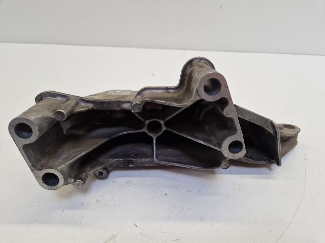 bontott VW GOLF IV Motor Tartó Bak (Fém)