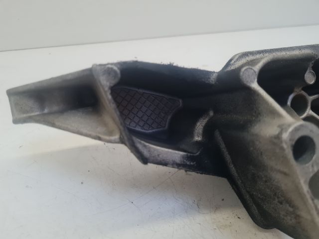 bontott VW GOLF IV Motor Tartó Bak (Fém)