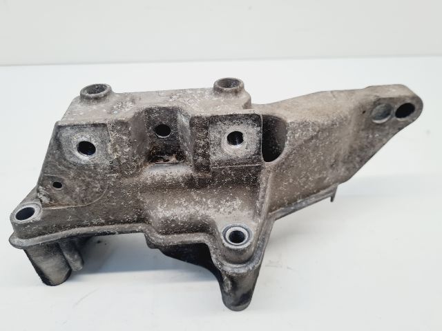 bontott VW GOLF IV Motor Tartó Bak (Fém)