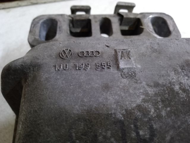 bontott VW GOLF IV Motor Tartó Bak (Fém)