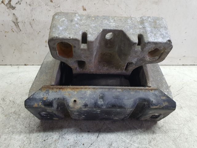 bontott VW GOLF IV Motor Tartó Bak (Fém)