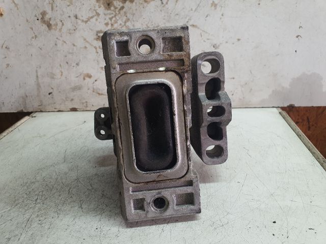 bontott VW GOLF IV Motor Tartó Bak (Fém)