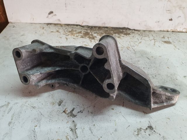 bontott VW GOLF IV Motor Tartó Bak (Fém)