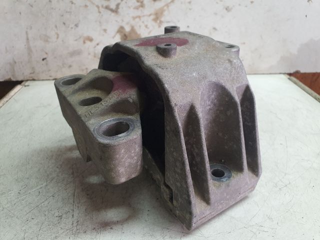 bontott VW GOLF IV Motor Tartó Bak (Fém)