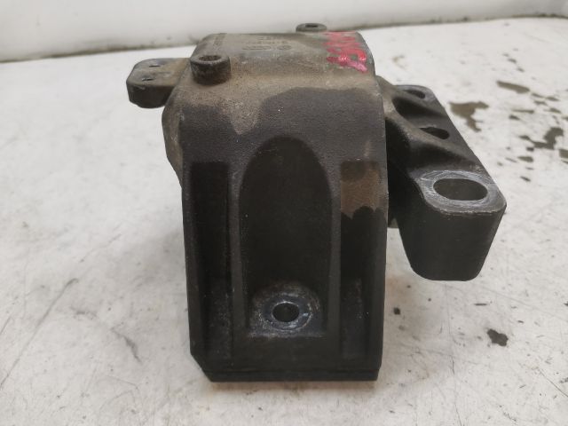 bontott VW GOLF IV Motor Tartó Bak Jobb