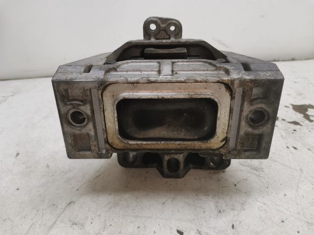 bontott VW GOLF IV Motor Tartó Bak Jobb