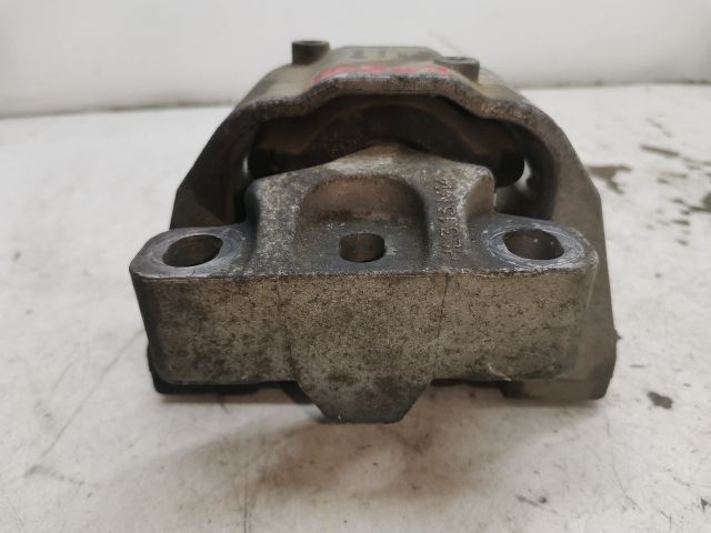 bontott VW GOLF IV Motor Tartó Bak Jobb