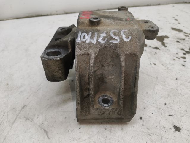 bontott VW GOLF IV Motor Tartó Bak Jobb