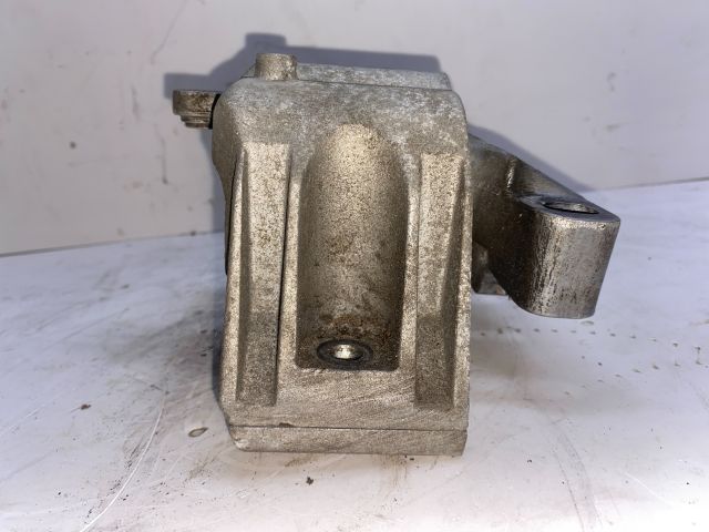 bontott VW GOLF IV Motor Tartó Bak Jobb