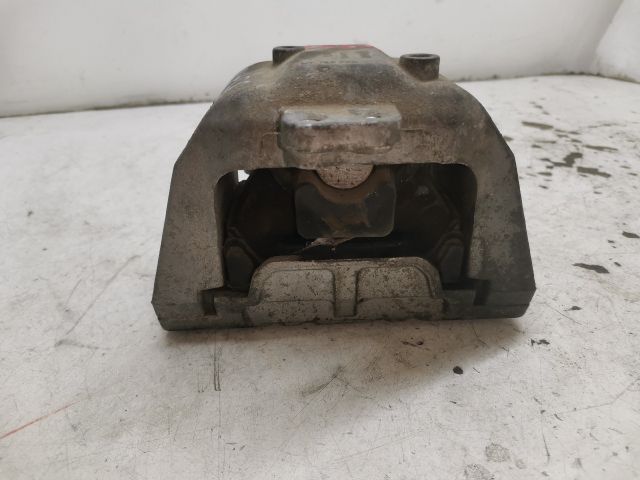 bontott VW GOLF IV Motor Tartó Bak Jobb