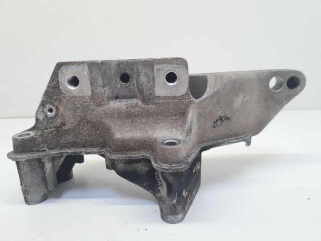 bontott VW GOLF IV Motor Tartó Bak Jobb