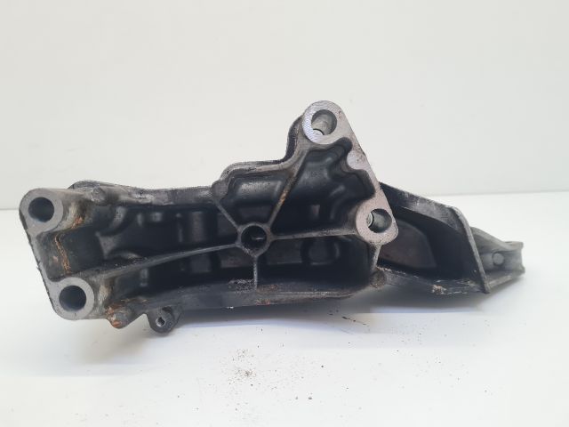 bontott VW GOLF IV Motor Tartó Bak Jobb