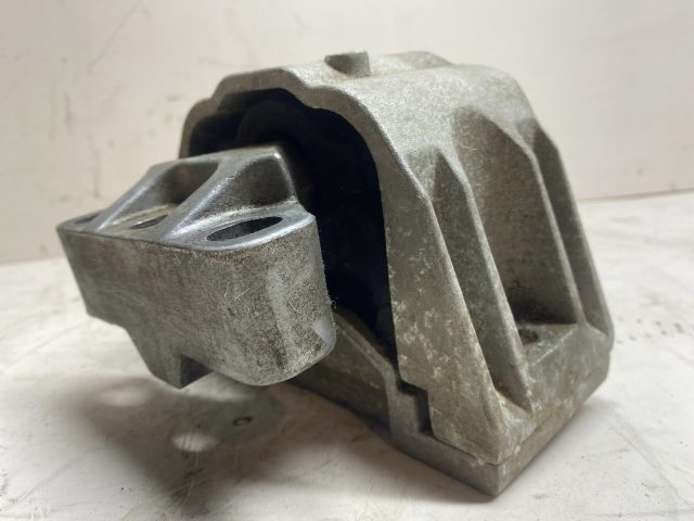 bontott VW GOLF IV Motor Tartó Bak Jobb