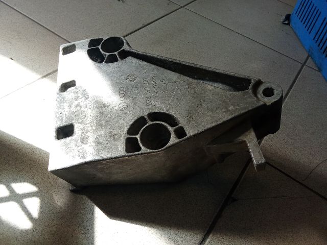 bontott VW GOLF IV Motor Tartó Bak (Pozíciófüggetlen)