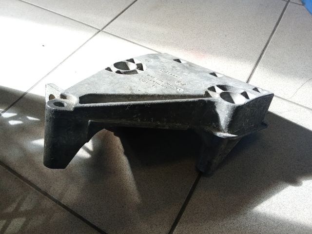 bontott VW GOLF IV Motor Tartó Bak (Pozíciófüggetlen)