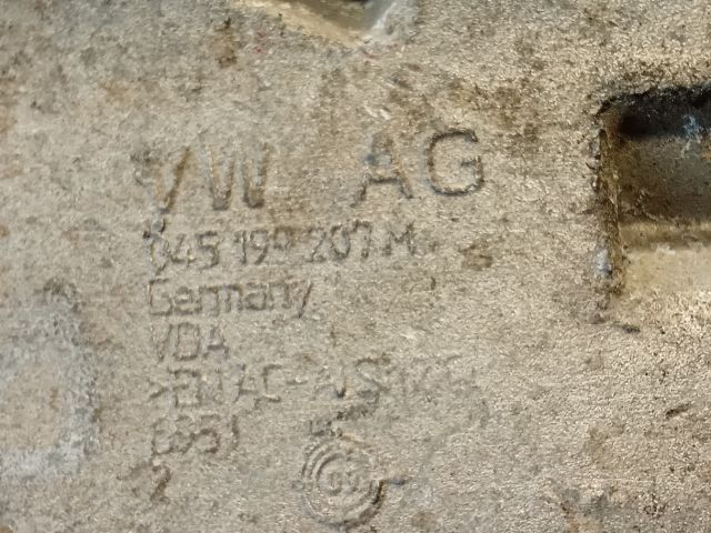 bontott VW GOLF IV Motor Tartó Bak (Pozíciófüggetlen)