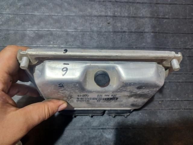 bontott VW GOLF IV Motorvezérlő