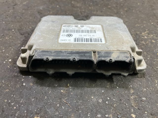 bontott VW GOLF IV Motorvezérlő