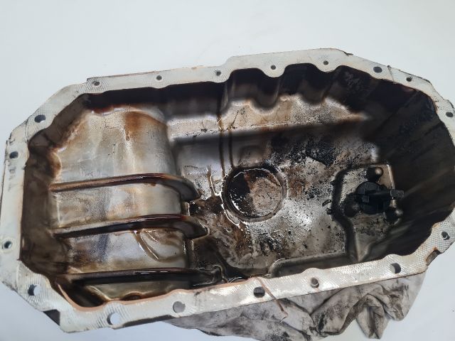 bontott VW GOLF IV Olajteknő