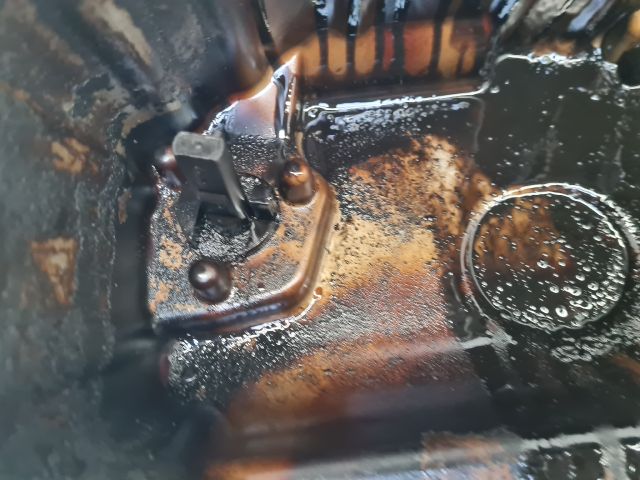 bontott VW GOLF IV Olajteknő