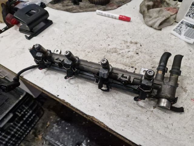 bontott VW GOLF IV Porlasztó Sor / Híd