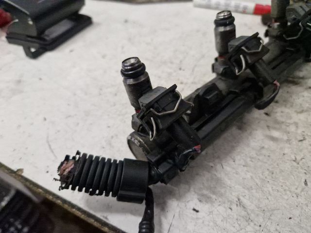 bontott VW GOLF IV Porlasztó Sor / Híd