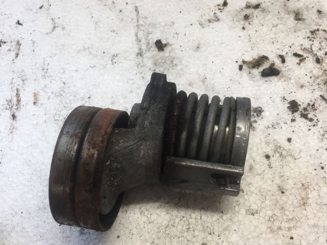 bontott VW GOLF IV Szíjfeszítő Görgő