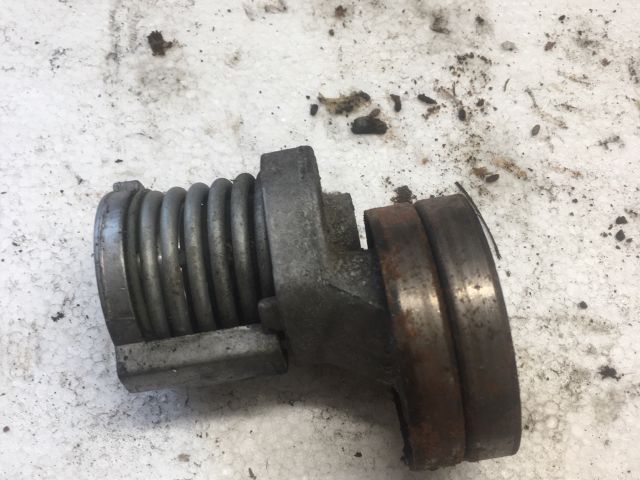 bontott VW GOLF IV Szíjfeszítő Görgő