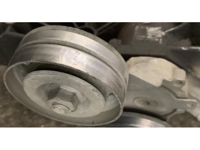 bontott VW GOLF IV Szíjfeszítő Görgő