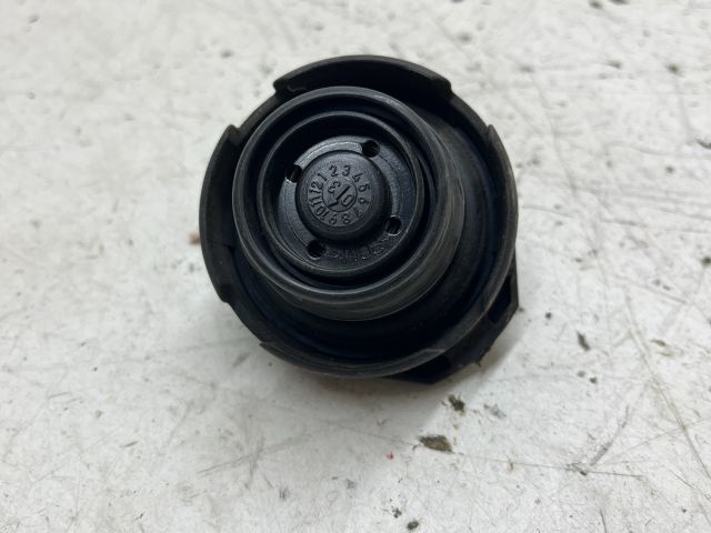 bontott VW GOLF IV Tanksapka