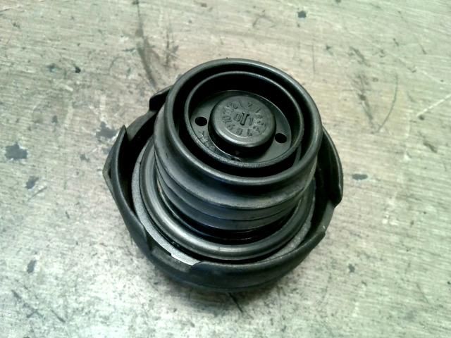 bontott VW GOLF IV Tanksapka