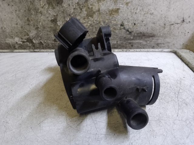 bontott VW GOLF IV Termosztátház