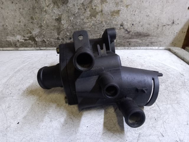 bontott VW GOLF IV Termosztátház