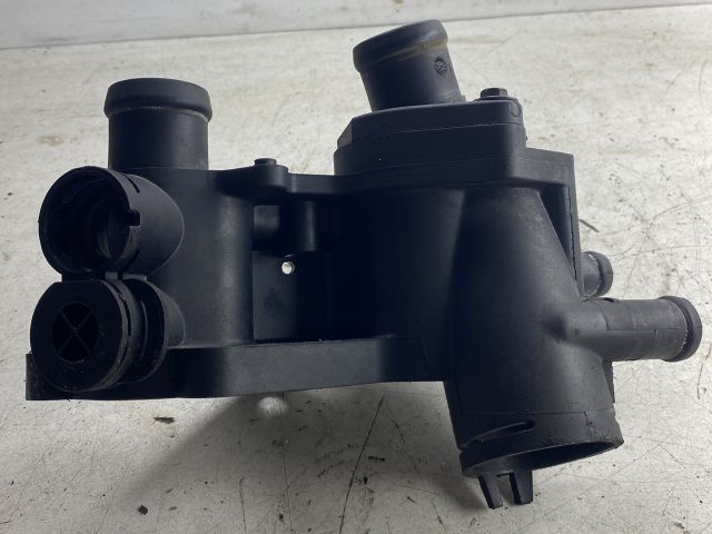 bontott VW GOLF IV Termosztátház