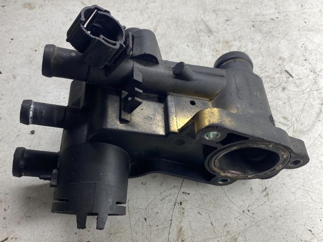 bontott VW GOLF IV Termosztátház