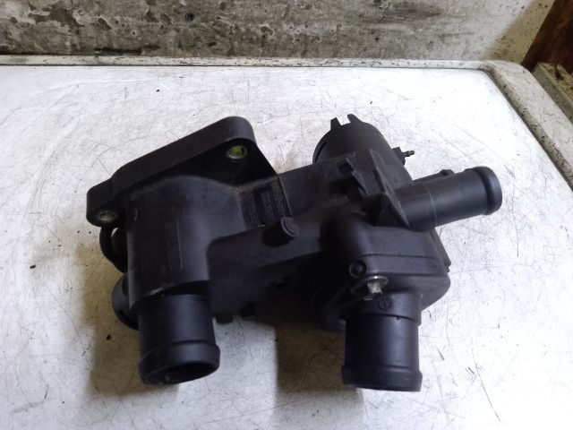 bontott VW GOLF IV Termosztátház